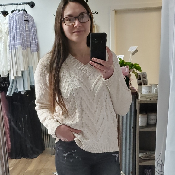 Cable knit sweater - Picture 2 of 2